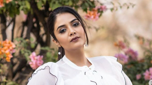 సినిమాల్లో ఎంట్రీ.. యాంకర్‌గా