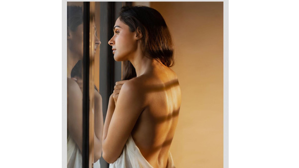 అర్ధనగ్నంగా ఫొటో