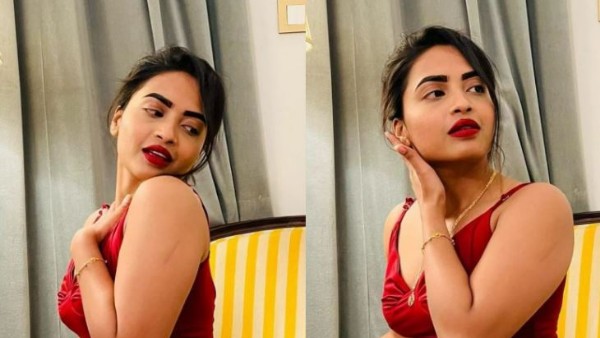  అందాలు కనిపించేలా..