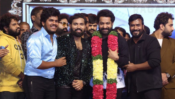 వైభవంగా ప్రీ రిలీజ్ ఈవెంట్