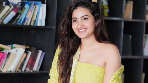 కుర్రాడితో ప్రేమాయణం..