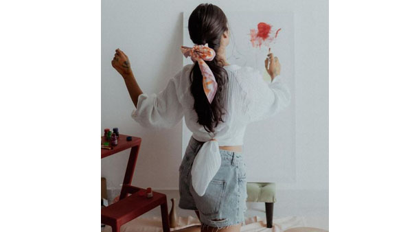 ఎక్కువగా ఇంటర్నెట్‌లోనే