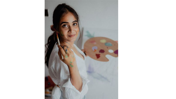 అందాలతో రెచ్చగొడుతూనే