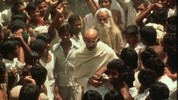 గాంధీ సినిమాకు తొలి అవార్డు