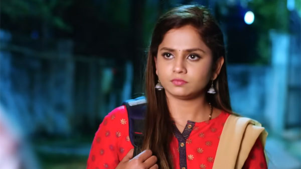 వసు బయటకు రావడంతో..