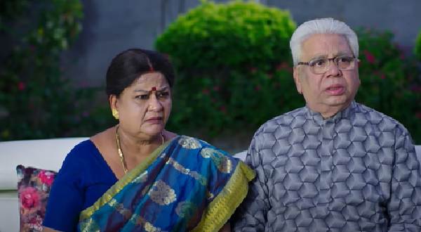 కాళ్లకు అడ్డు పడతారమే అని