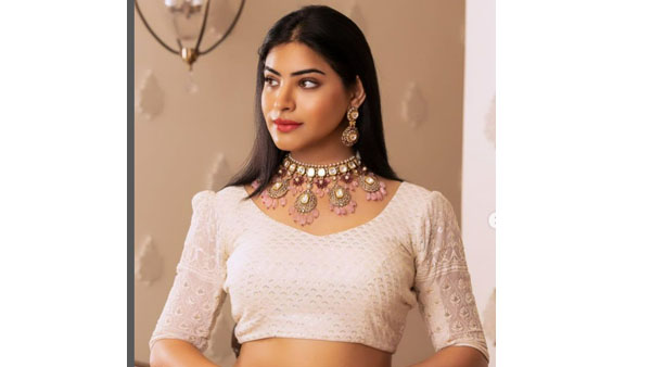 సోషల్ మీడియాలో ఫుల్ బిజీ