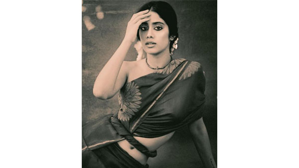 జాకెట్ లేకుండానే జాన్వీ షో