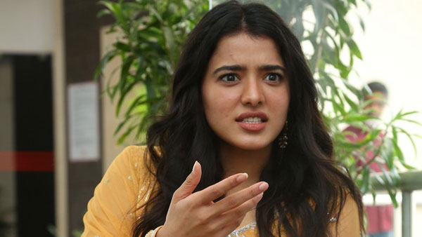 రొమాంటిక్గా ఎంట్రీ ఇచ్చేసి