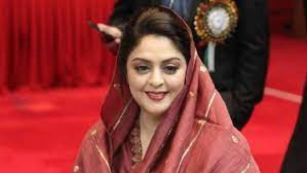  నగ్మా టీమిండియా మాజీ కెప్టెన్ సౌరవ్ గంగూలీతో