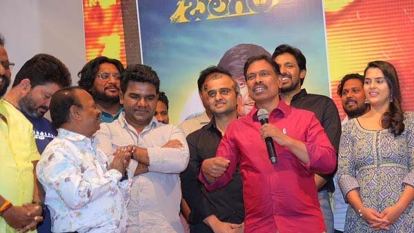  చిల్లర వ్యక్తులు చేసే డ్రామా..