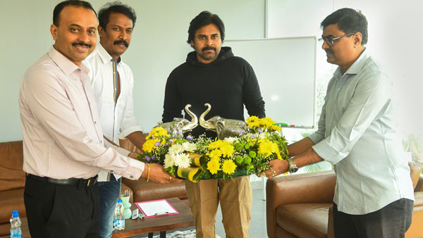 త్రివిక్రమ్ శ్రీనివాస్ సహకారం