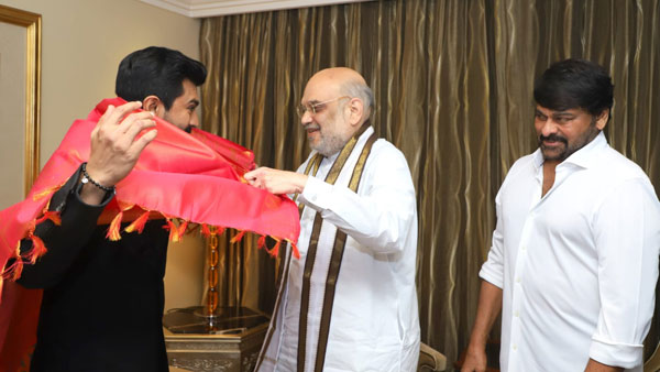 శాలువ కప్పి సత్కరించి..