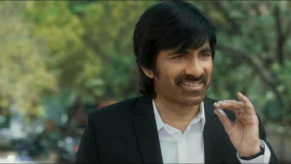 లాయర్ పాత్రలో..