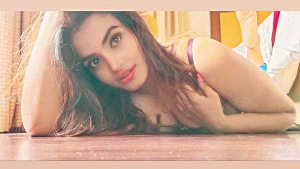 సరయు హాట్ పిక్ వైరల్