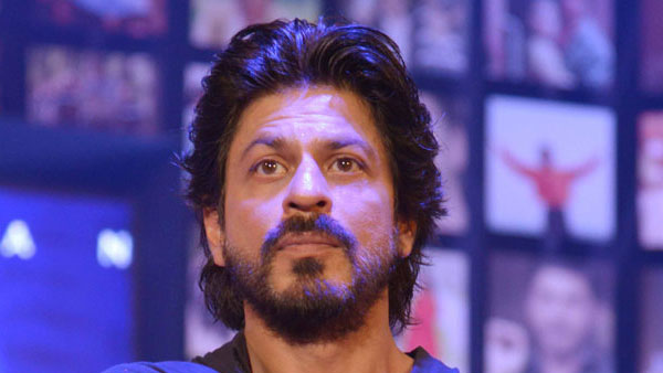 షారుక్ సిబ్బంది ఫిర్యాదు మేరకు 