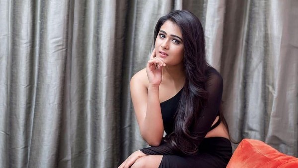 కాంట్రవర్సీ హీరోతో..