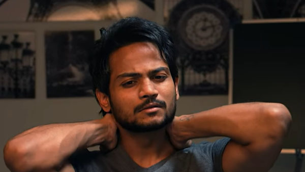 గౌరవిస్తున్నట్లుగా..