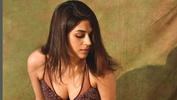 బోల్డు షోకు అర్థం చెప్పేలా