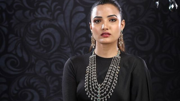 కెప్టెన్ గా సెలెక్ట్..