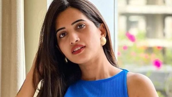 థైస్ అందాలతో షాక్