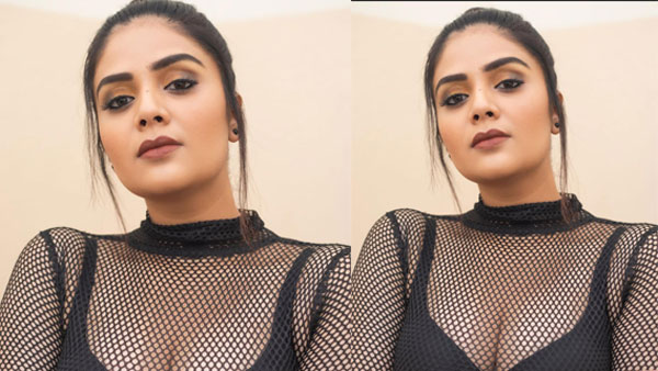 ఎద అందాలతో స్టన్నింగ్