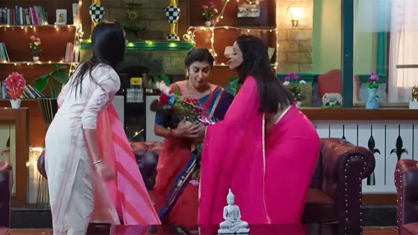 బొకేపై పేరు చూసి తులసి షాక్