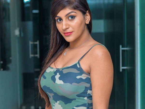 యషికాపై మూడు కేసులు