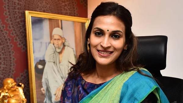 ఐశ్వర్యపై ప్రశ్నల వర్షం..