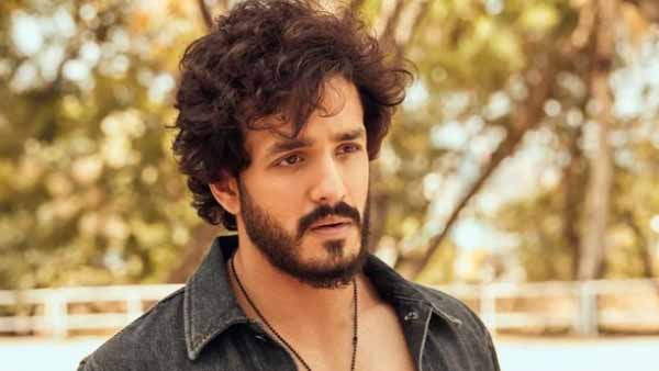 Akkineni akhil unexpected reaction on naga chaitanya gossips