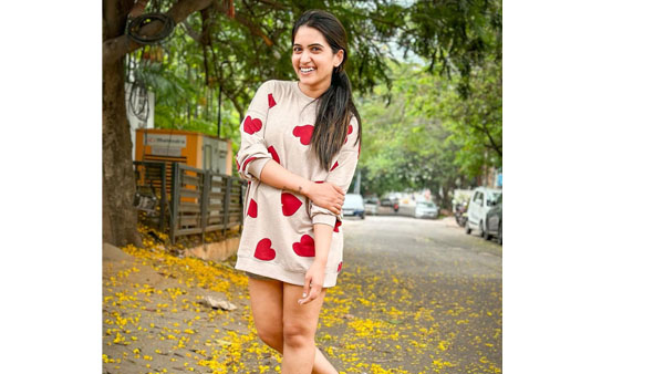 Anchor Sravanthi Chokarapu Hot Show In Latest T Shirt Goes Viral Anchor Sravanthi Chokarapu Hot Show In Latest T Shirt Goes Viral