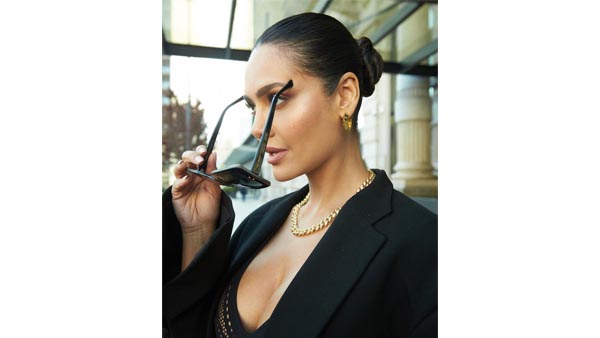 Esha Gupta Ravishing Looks In Latest Black Colour Blazer And Black Bra Pics Goes Viral Esha Gupta Ravishing Looks In Latest Black Colour Blazer And Black Bra Pics Goes Viral