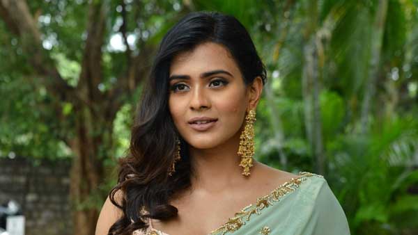  Actress Hebah Patel Latest Stunning Photos Goes Viral