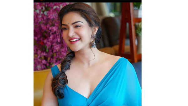 Malayalam actress honey rose mind blowing look in saree latest pics