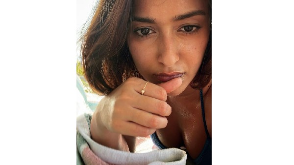 Actress Ileana DCruz Bikini Selfie Viral In Internet