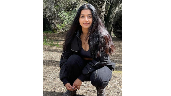 మీరా జాస్మిన్ హాట్ ఫోజులతో