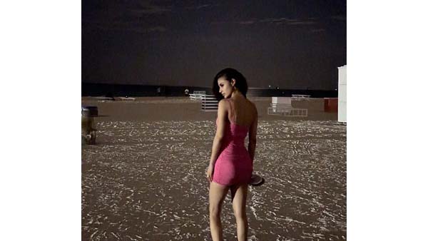 Naagin Serial Actress Mouni Roy Sizzling Look In Latest Bikini At Beach