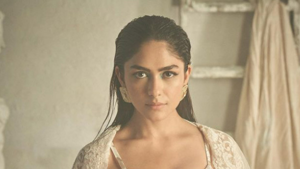 ఫ్యాన్స్ కు టచ్ లో ఉంటూ..