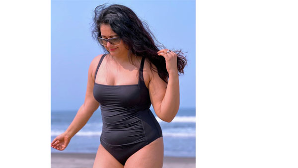 Poonam Bajwa Ravishing Hot Looks In Black Colour Bikini At Beach Photos Goes Viral Poonam Bajwa Ravishing Hot Looks In Black Colour Bikini At Beach Photos Goes Viral