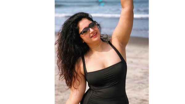 Poonam Bajwa Ravishing Hot Looks In Black Colour Bikini At Beach Photos Goes Viral Poonam Bajwa Ravishing Hot Looks In Black Colour Bikini At Beach Photos Goes Viral