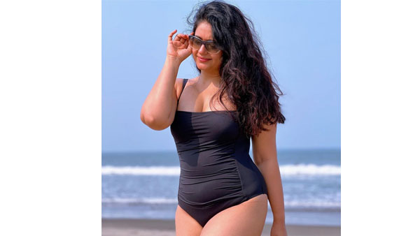 Poonam Bajwa Ravishing Hot Looks In Black Colour Bikini At Beach Photos Goes Viral Poonam Bajwa Ravishing Hot Looks In Black Colour Bikini At Beach Photos Goes Viral