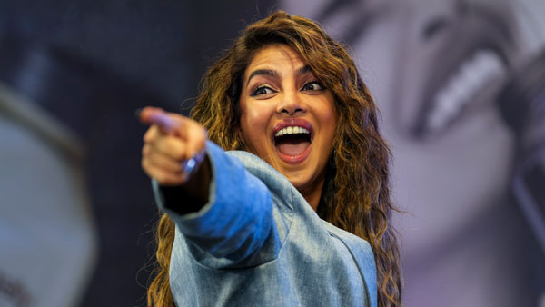 Actress priyanka Chopra stunning glamorous photos viral