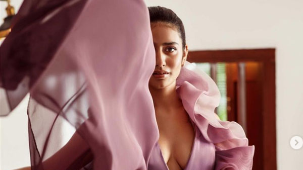 వింక్ బ్యూటీగా