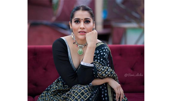 Rashmi Gautam never before glamorous pics viral in traditional dress