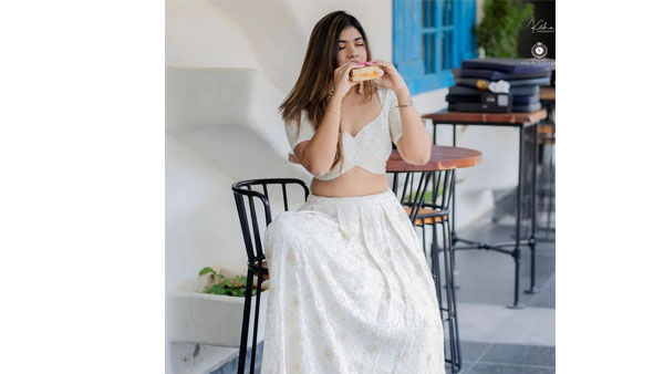 ఫొటోలతో అట్రాక్ట్..