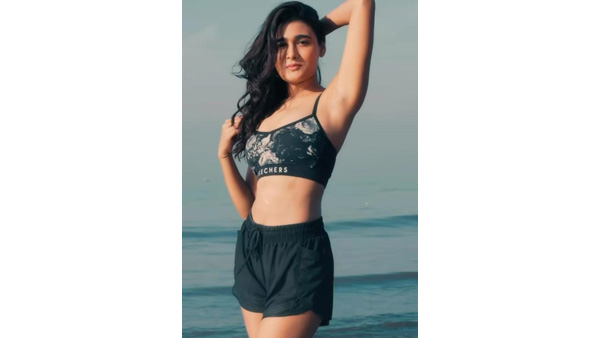 Arjun Reddy Shalini Pandey Stunning Look At Latest Beach Video
