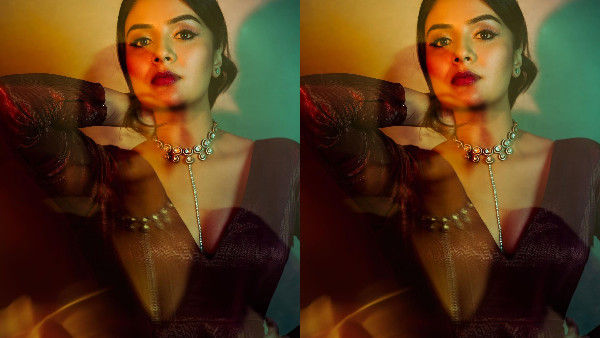 Anchor Sreemukhi Stunning Looks In Latest Maroon Colour Dress Goes Viral