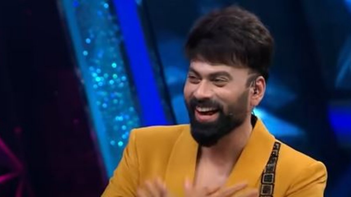  Sreemukhi Monal Gajjar