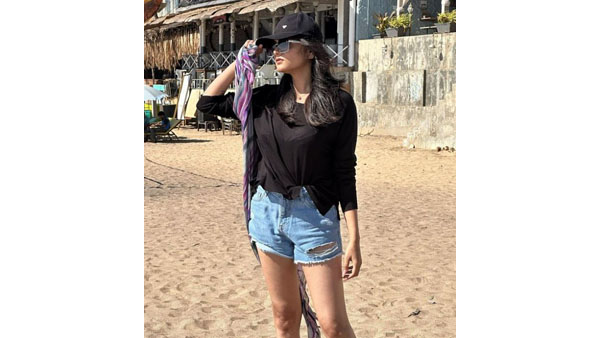 గ్లామర్ షోతో మాయ చేస్తూ