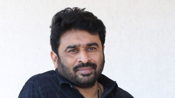 హీరోలను నెగిటివ్గా చూపించడం